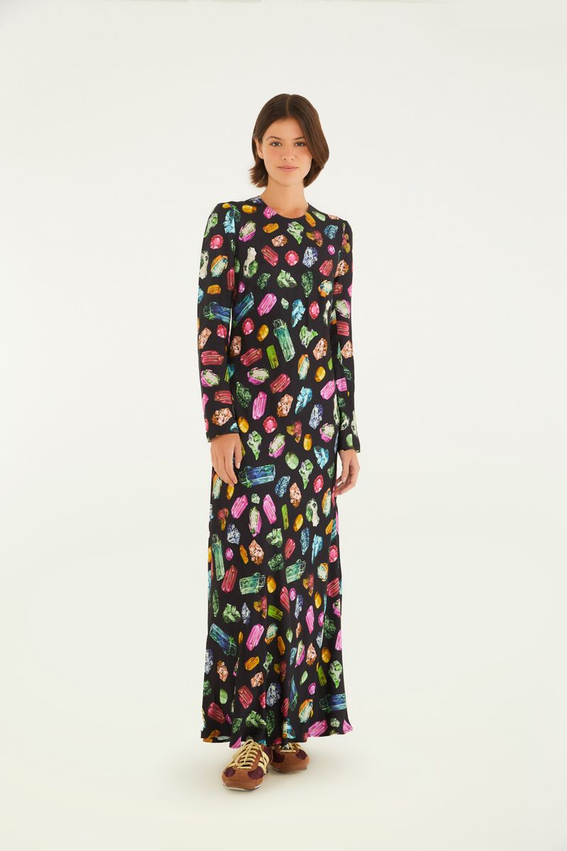 Vestido largo con estampado de piedras preciosas, vista lateral.