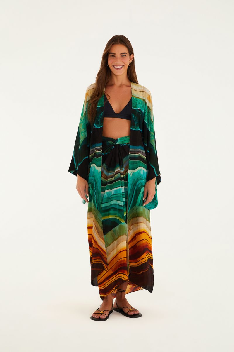 Imagen de una blusa cropped fruncida en color turmalina, vista de frente.