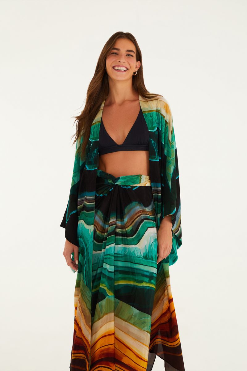 Imagen de una blusa cropped fruncida en color turmalina, vista de lado.