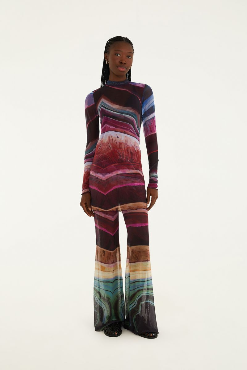 Imagen de una túnica Tule Turmalina con estampado abstracto, vista completa.