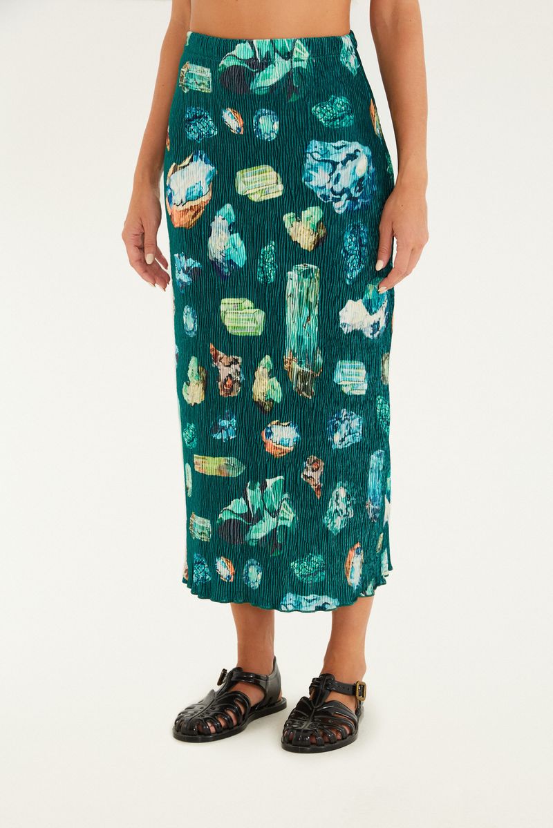 Imagen de una falda de terciopelo con estampado de piedras preciosas, vista trasera.