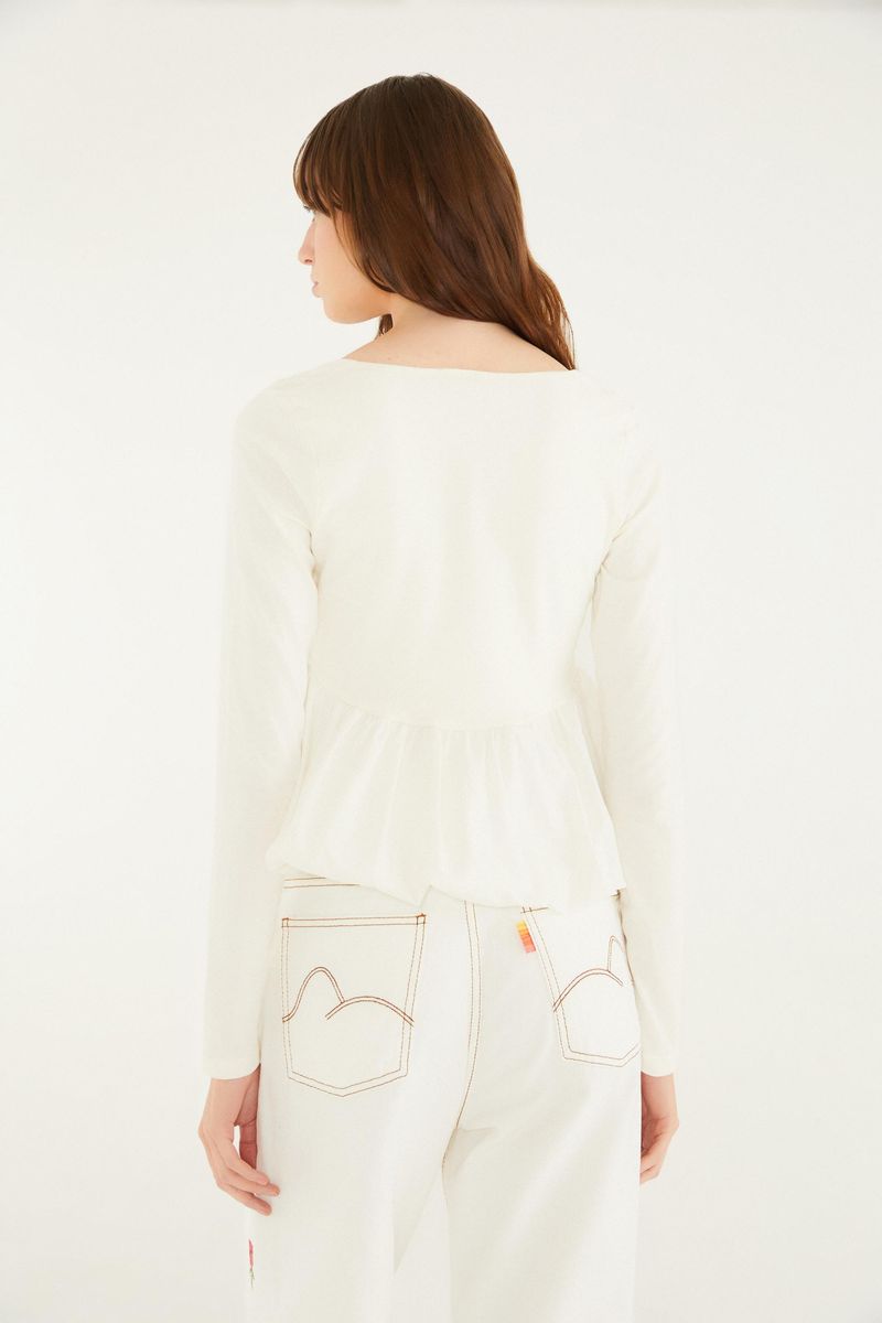 Camisa Balón con detalle peplum en la parte trasera, vista posterior.