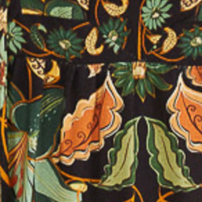 Detalle del diseño floral del macaquito, enfocándose en los colores y elementos decorativos.