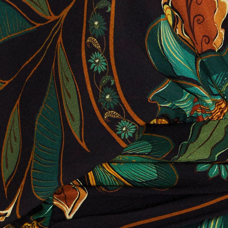 Detalle de la cintura ajustada del Vestido Marcelle con estampado floral vibrante.