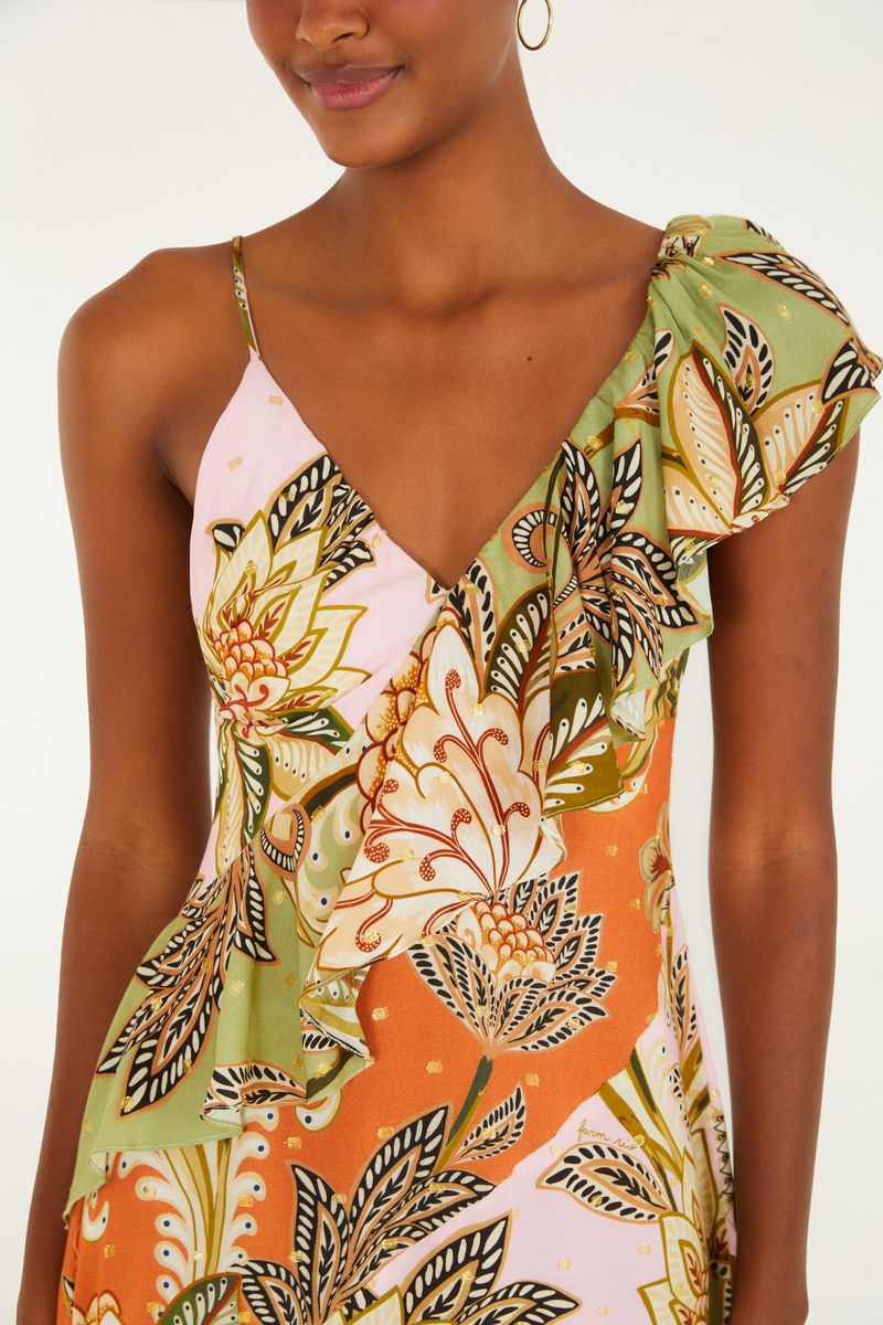 Detalle de la tela del vestido mostrando el estampado floral con elementos botánicos en colores vibrantes.