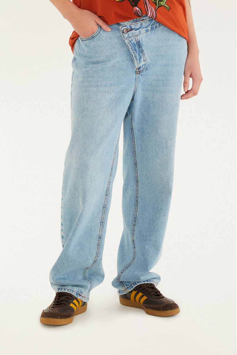 343911_0142_2-CALCA-JEANS-RETA-COS-TRANSPASSADO