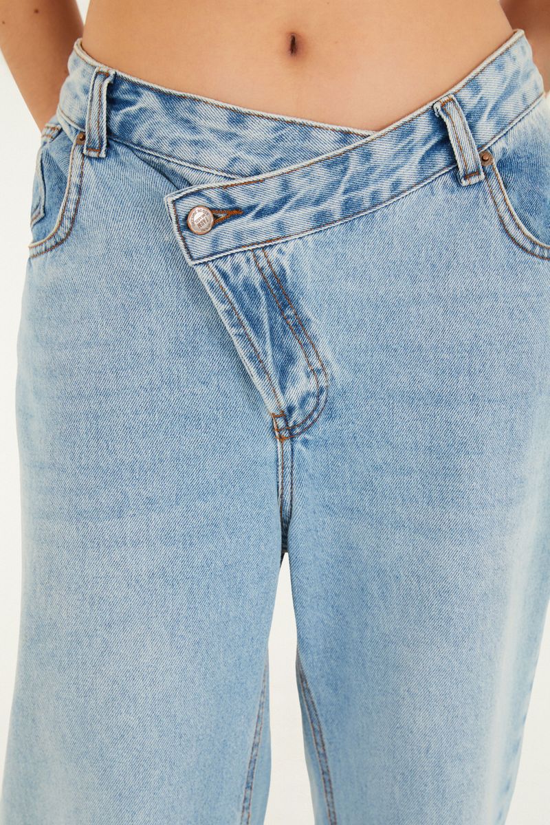 343911_0142_3-CALCA-JEANS-RETA-COS-TRANSPASSADO