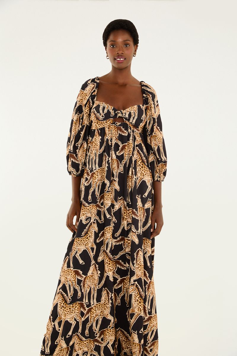 Vestido largo con estampado de caballos y onzas, exhibido de frente con detalles del corsé ajustado.