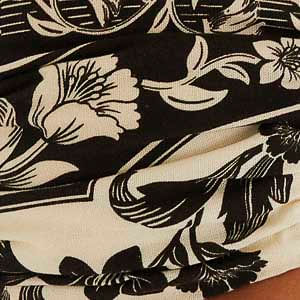 Detalle del estampado botánico del top Guanacaste.