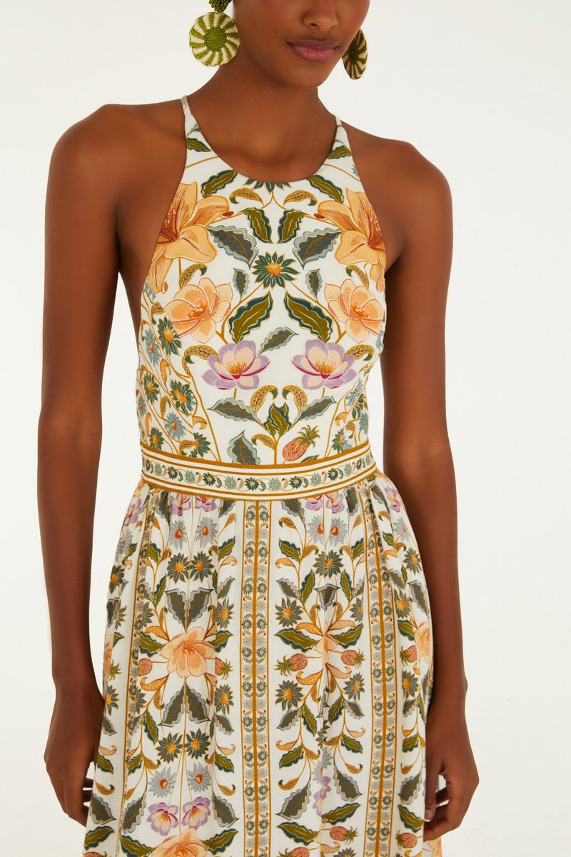 Vestido largo sin mangas con estampado floral en tonos vibrantes, visto de espaldas.