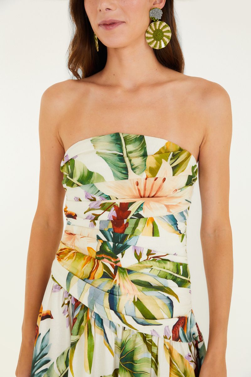 Detalle del corpiño del vestido largo con estampado tropical.