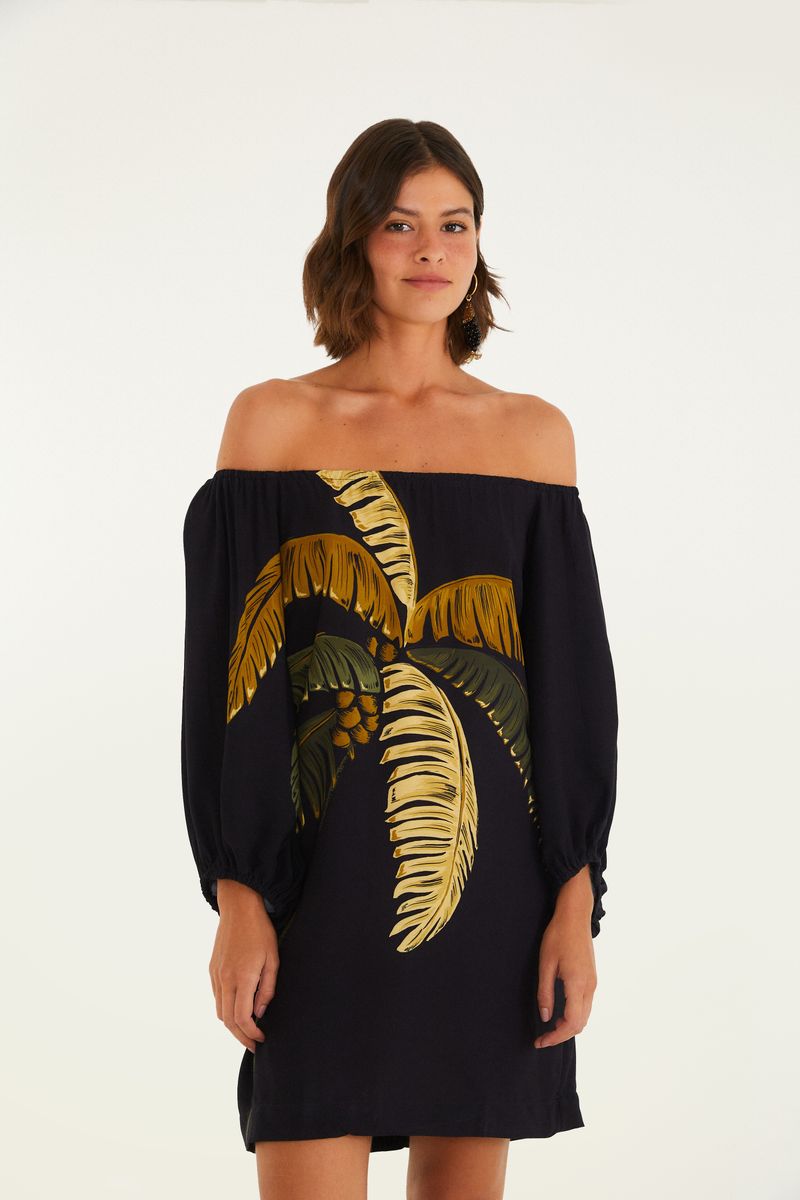 Vestido corto con estampado de cocotero, escote hombros descubiertos y mangas largas.