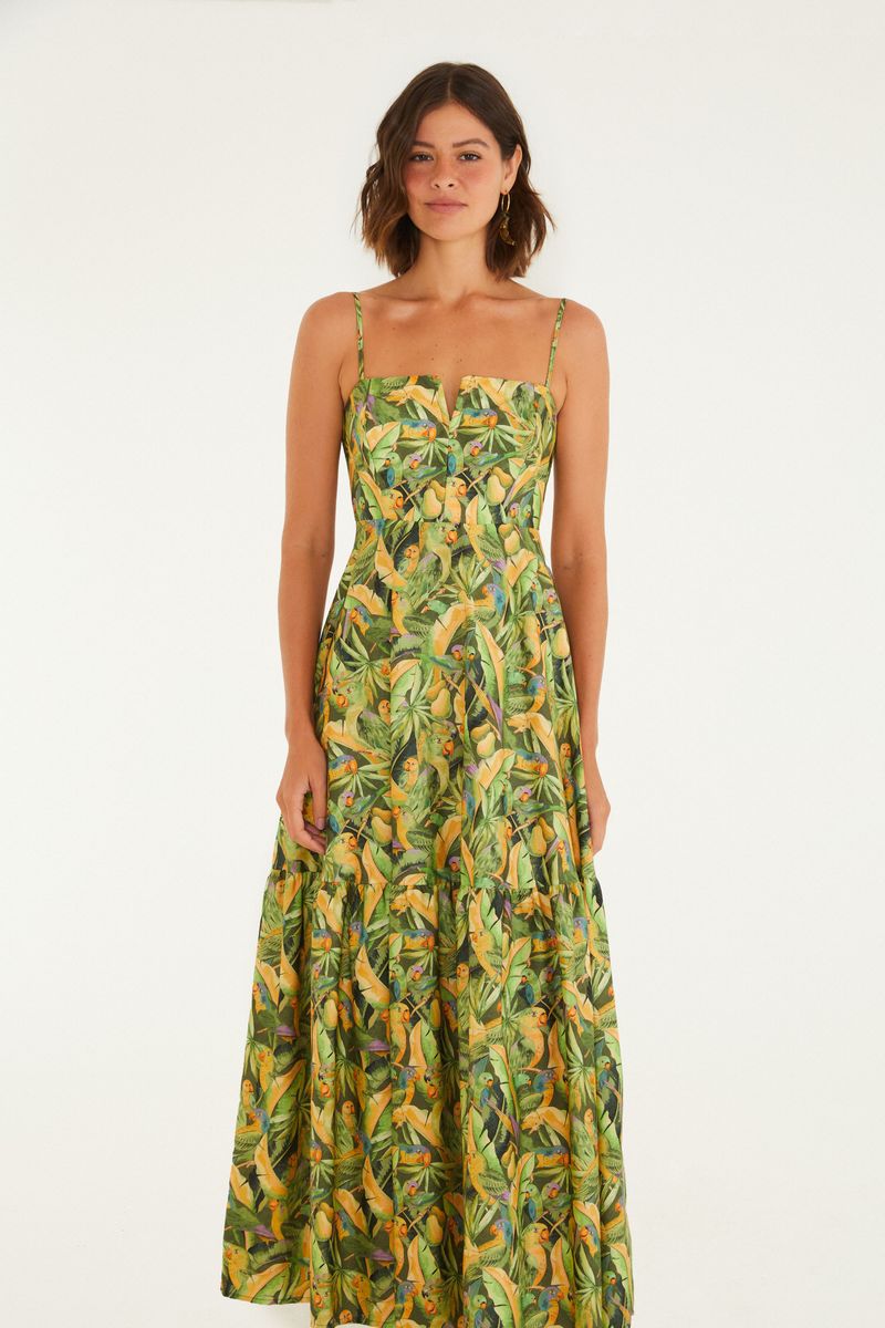 Vestido largo con estampado de bosque y pájaros, detalle del corpete.