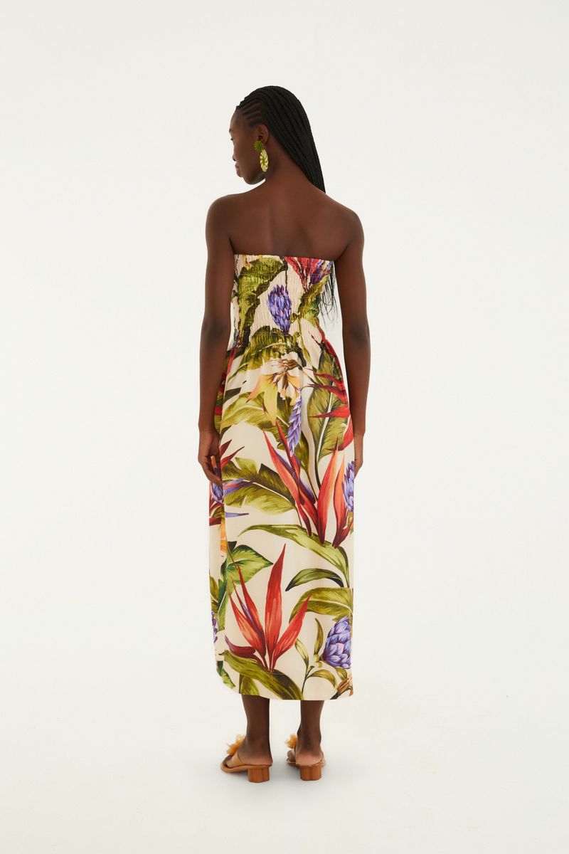 Vista lateral del vestido midi estampado con patrón floral tropical.