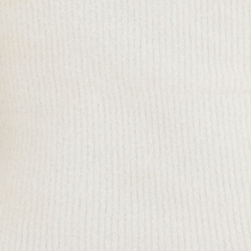 Detalle del tejido canelado de la regata blanca.