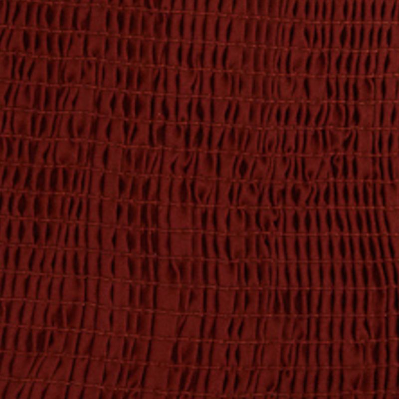 Detalle del tejido con elástico ahumado en tono terracota, mostrando textura y acabado.