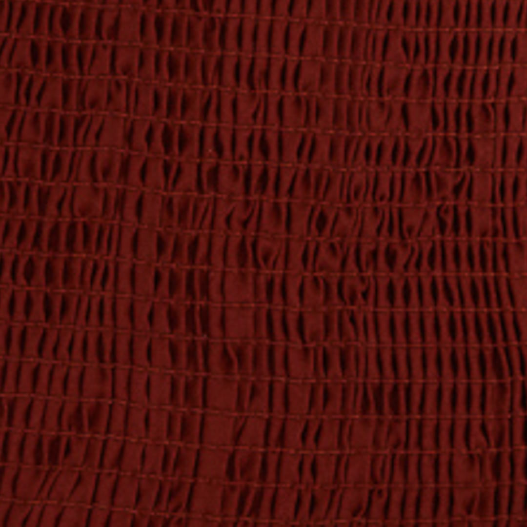 Detalle del tejido con elástico ahumado en tono terracota, mostrando textura y acabado.