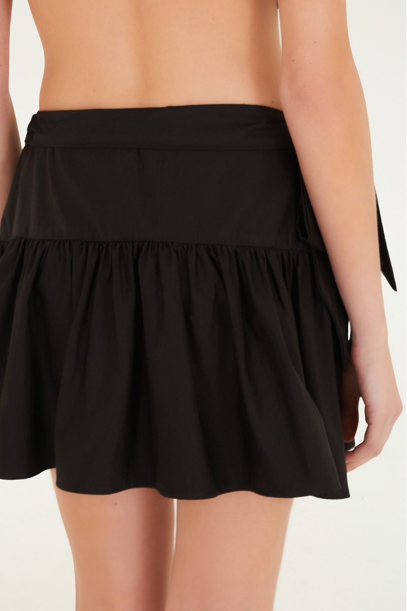 Detalle del tejido negro de la falda.