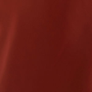 Close-up de la tela jacquard roja del vestido corto.