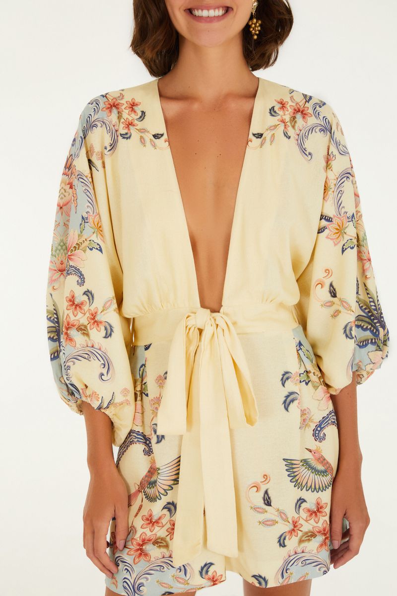 Close-up del enterizo estilo boho destacando el estampado floral y el detalle de la amarra en la cintura.