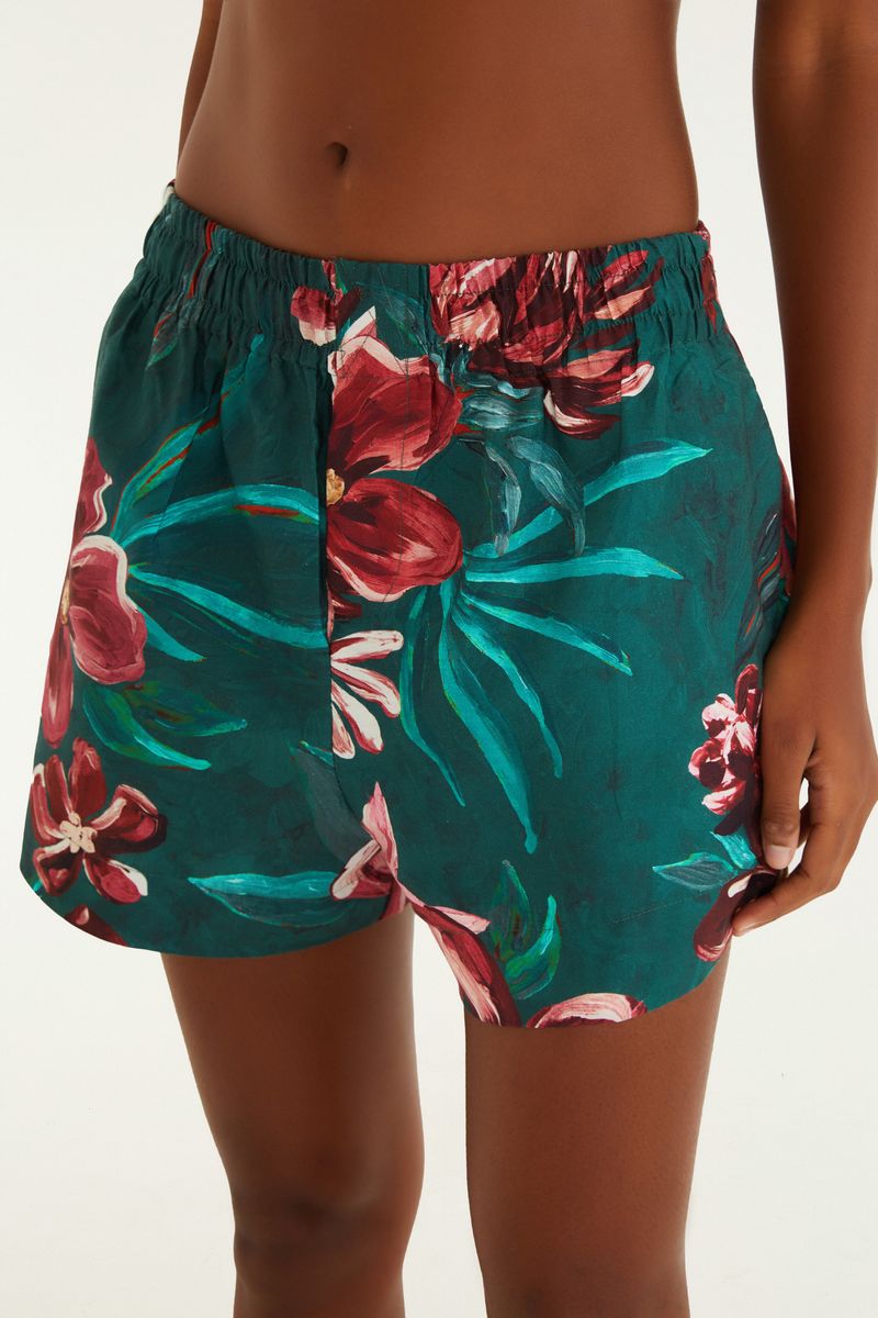 Imagen de cerca del Short Lineia mostrando detalles del estampado floral tropical y cintura elástica.