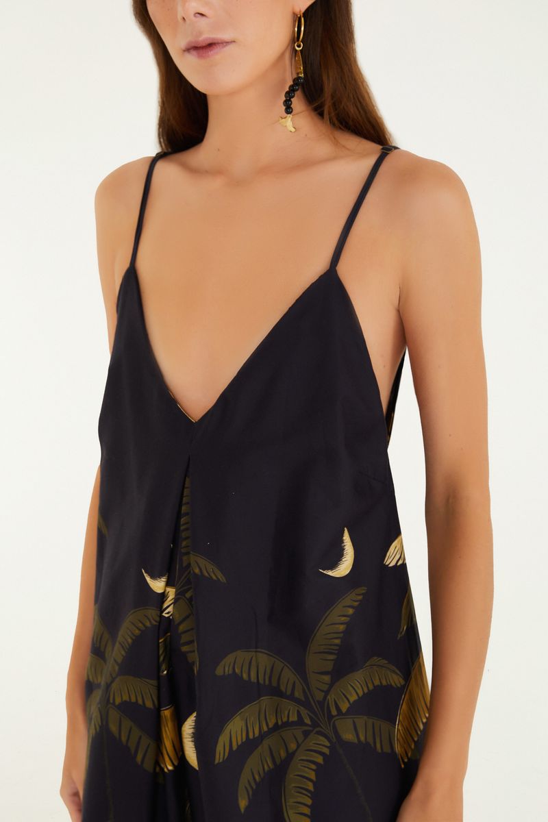 Imagen de un vestido cropped negro con tirantes delgados y estampado de hojas y lunas en tonos dorados, mostrado en un fondo blanco.