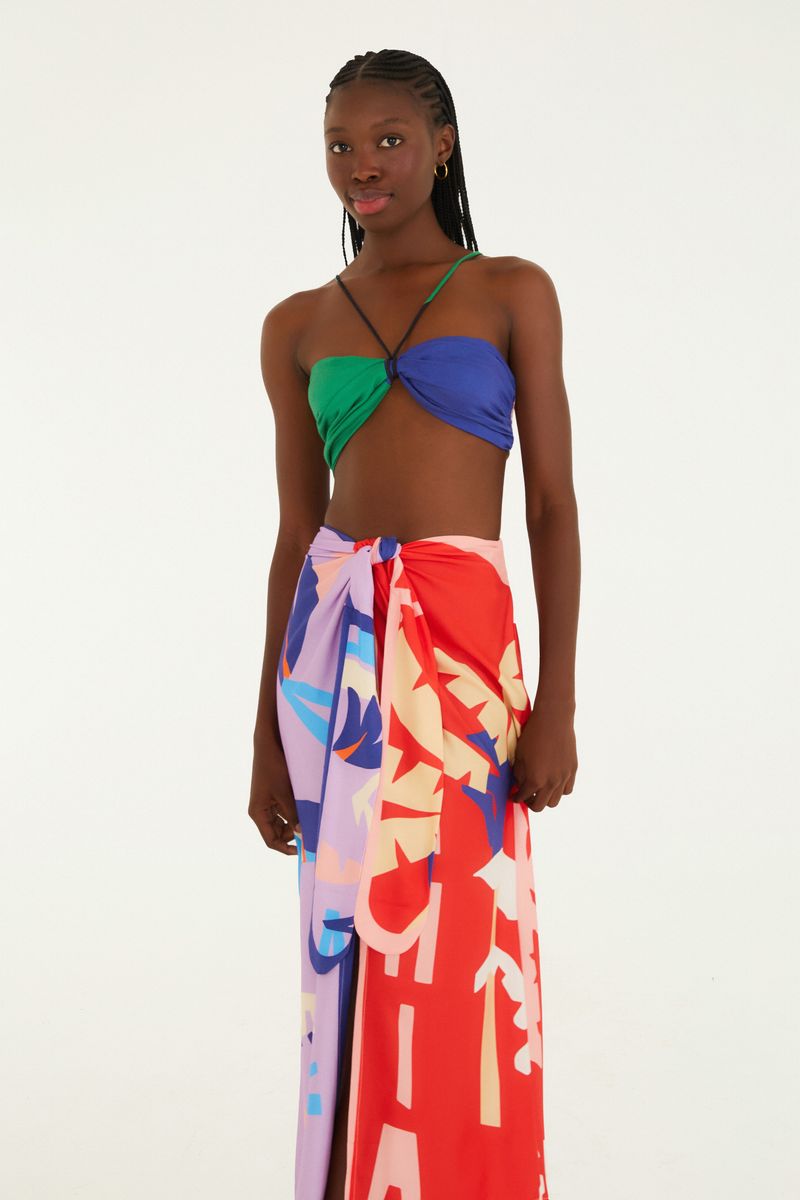 Falda Pañuelo Brasil con estampado tropical, primer plano del tejido y patrón vibrante.