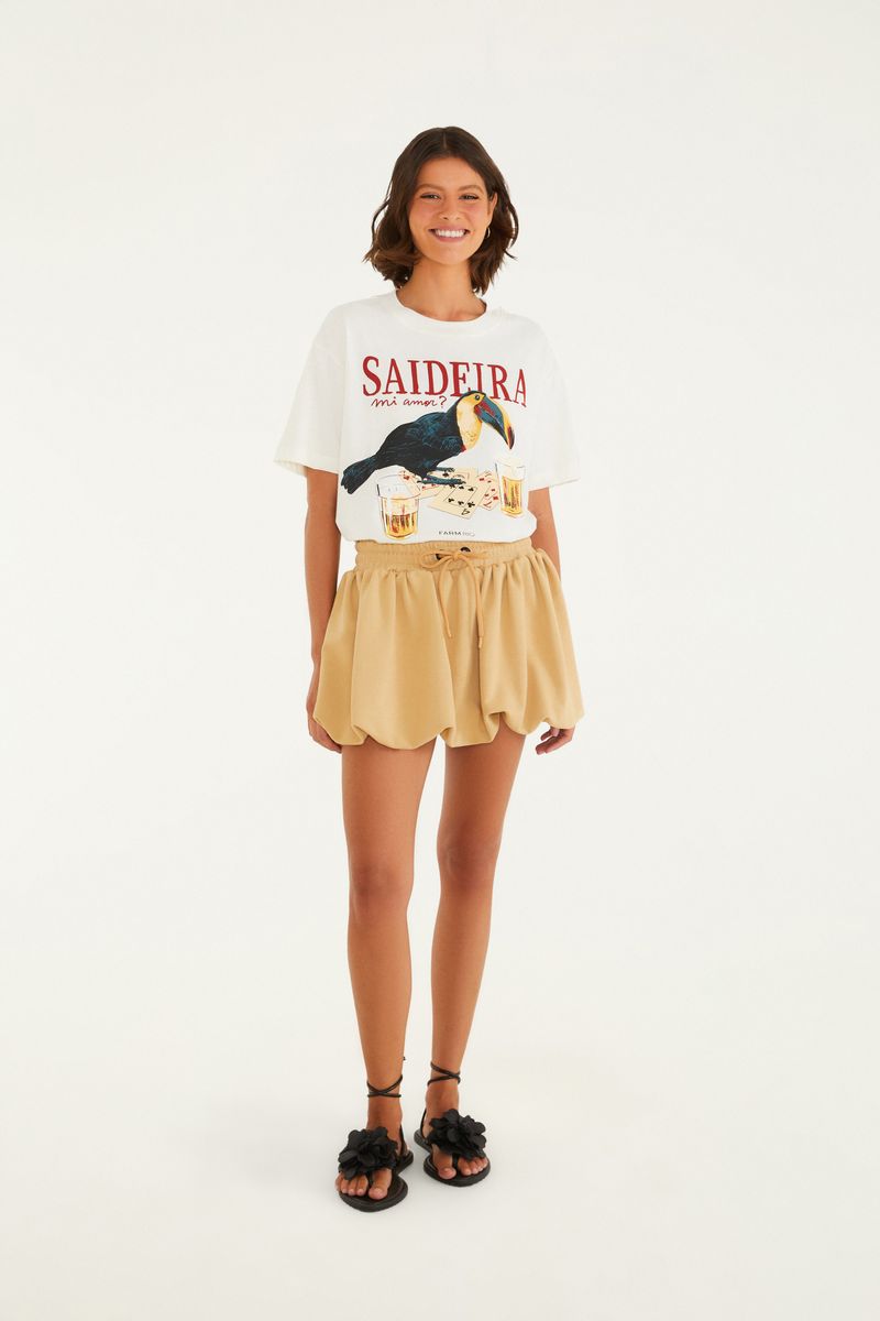 Imagen de una modelo vistiendo la Falda Balón Sudadera beige, mostrando el visual completo.