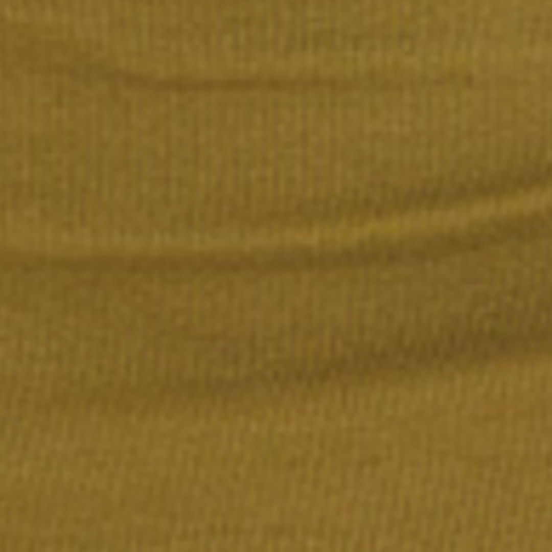 Detalle de la tela verde del vestido con textura acanalada.