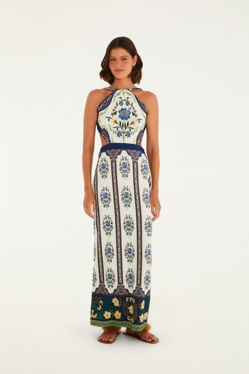 Vestido midi con estampado floral en fondo claro, vista frontal.