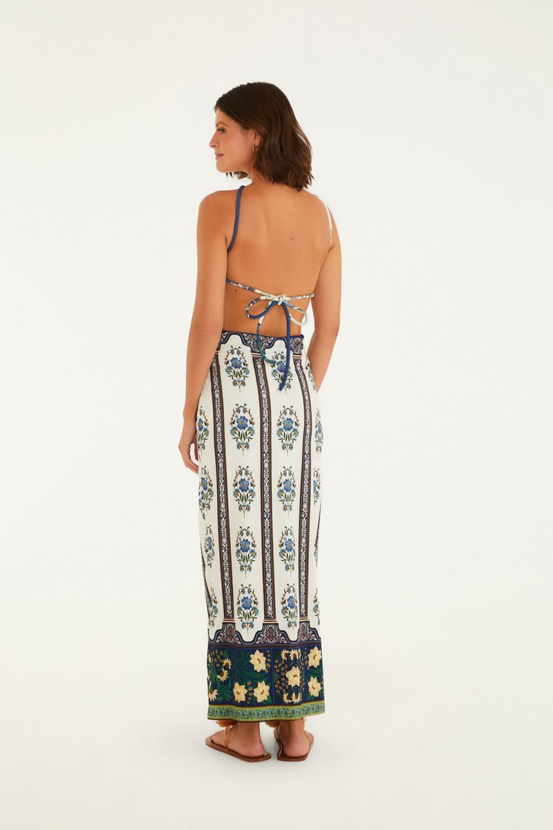 Vista lateral del vestido midi con estampado floral.