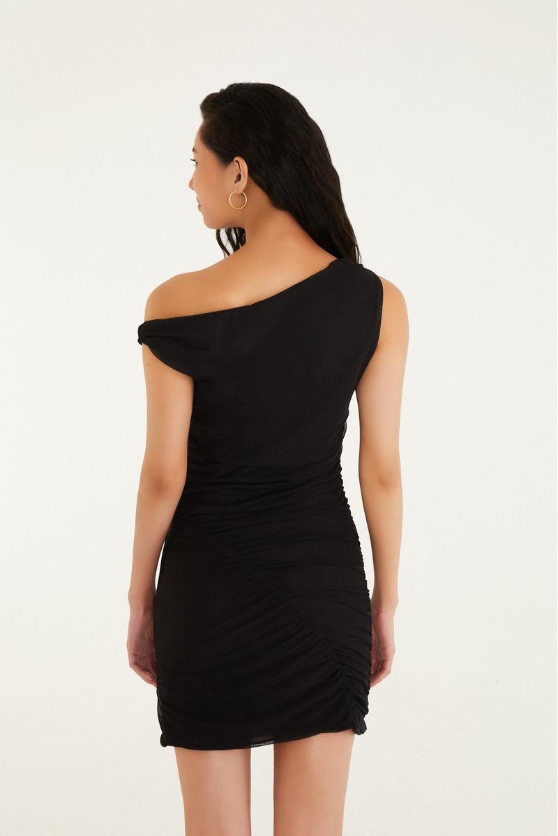 347696_0013_4-VESTIDO-CURTO-TULE-OMBRO