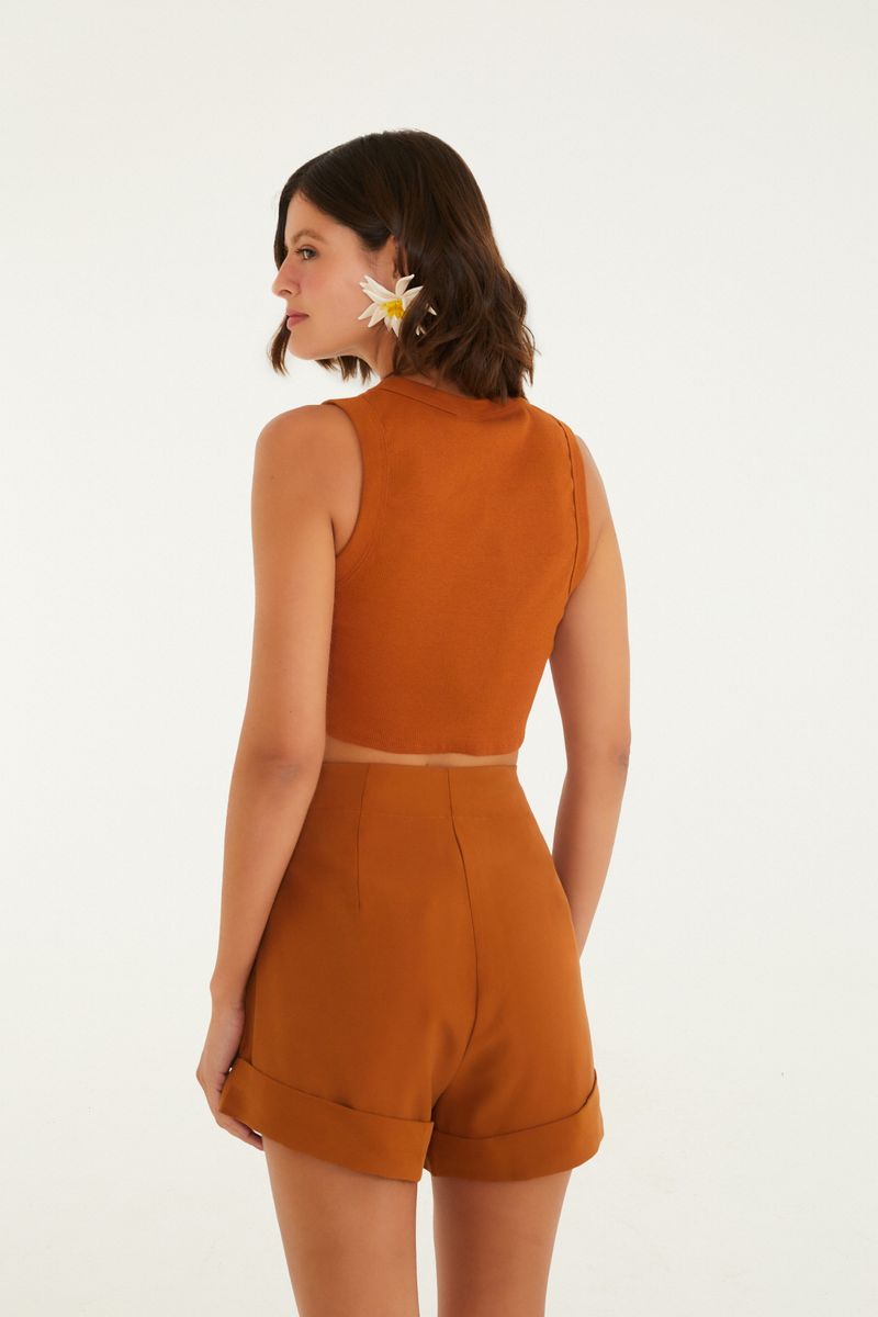 Blusa sin mangas rib con pespunte estilo corsé vista trasera.