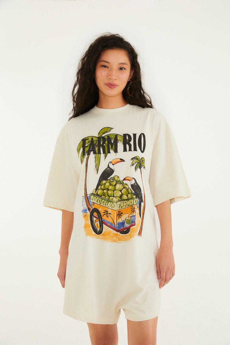 Vista frontal del enterizo corto Farm Rio Coco Helado, con estampado tropical de cocos y tucanes.