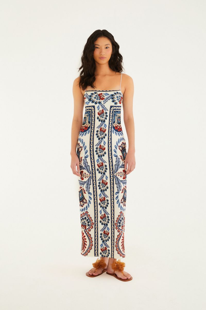 Imagen de un vestido midi con estampado náutico, visto de frente, con tiras delgadas y escote recto.
