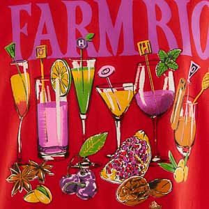 Vista posterior de la camiseta roja Farm Rio mostrando caída suelta, cuello redondo y dobladillo recto en tejido 100% algodón