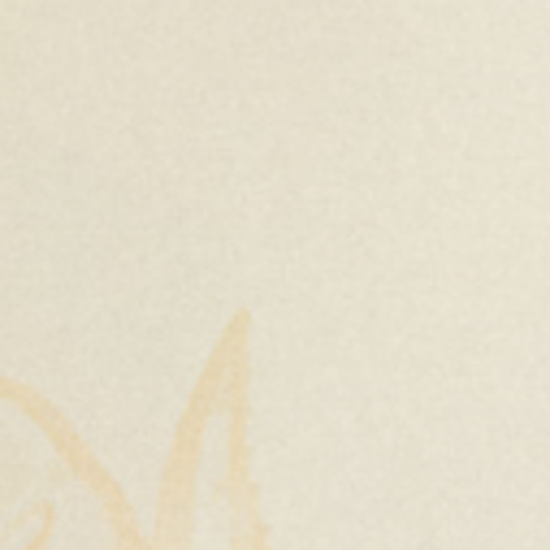 Parte trasera del Vestido Mar de Estrellas: espalda recta con ligero fruncido en la parte superior, tirantes finos y estampado continuo en la parte trasera del vestido.